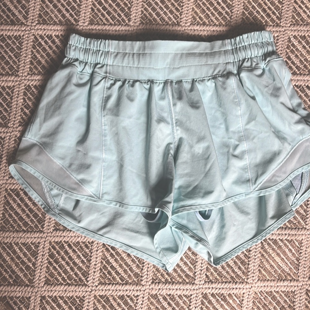 Lululemon hotty hot size 4, 2.5” inseam, sea foam